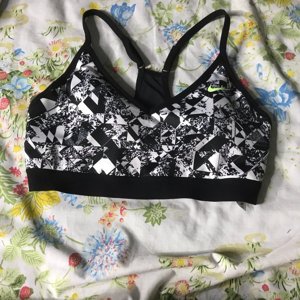 Nike sports bra Dri-Fit EUC